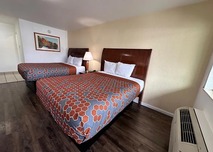 Desert Sands Inn & Suites