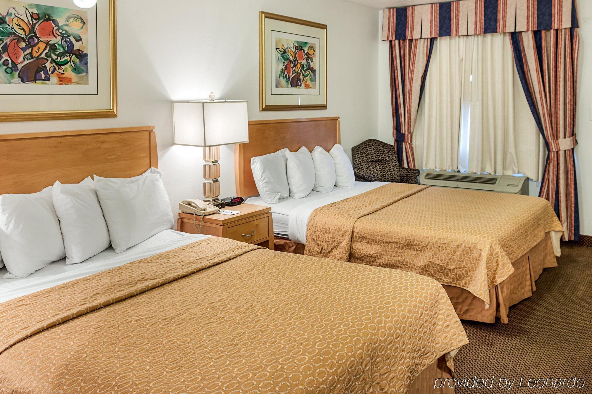 Desert Sands & Motel 2*